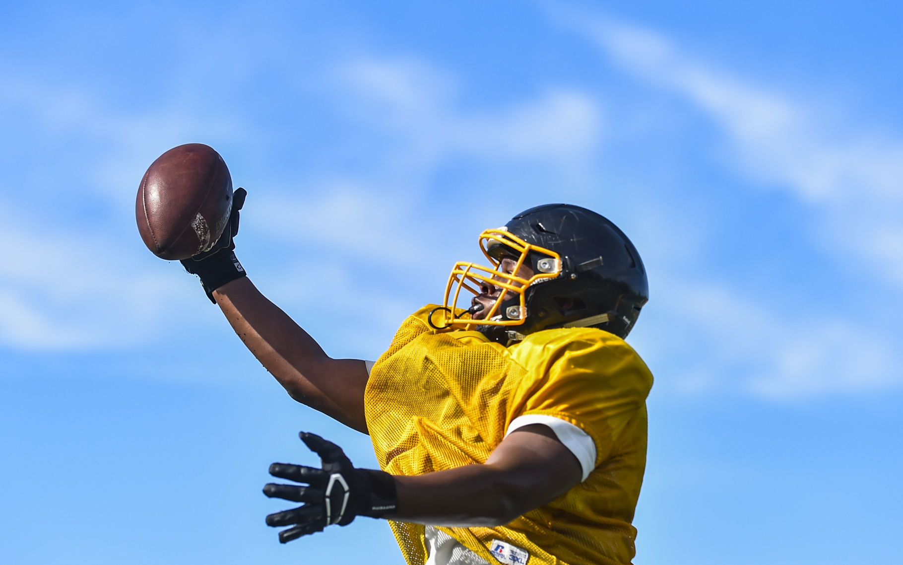 082019-qct-spt-bett football-15.jpg